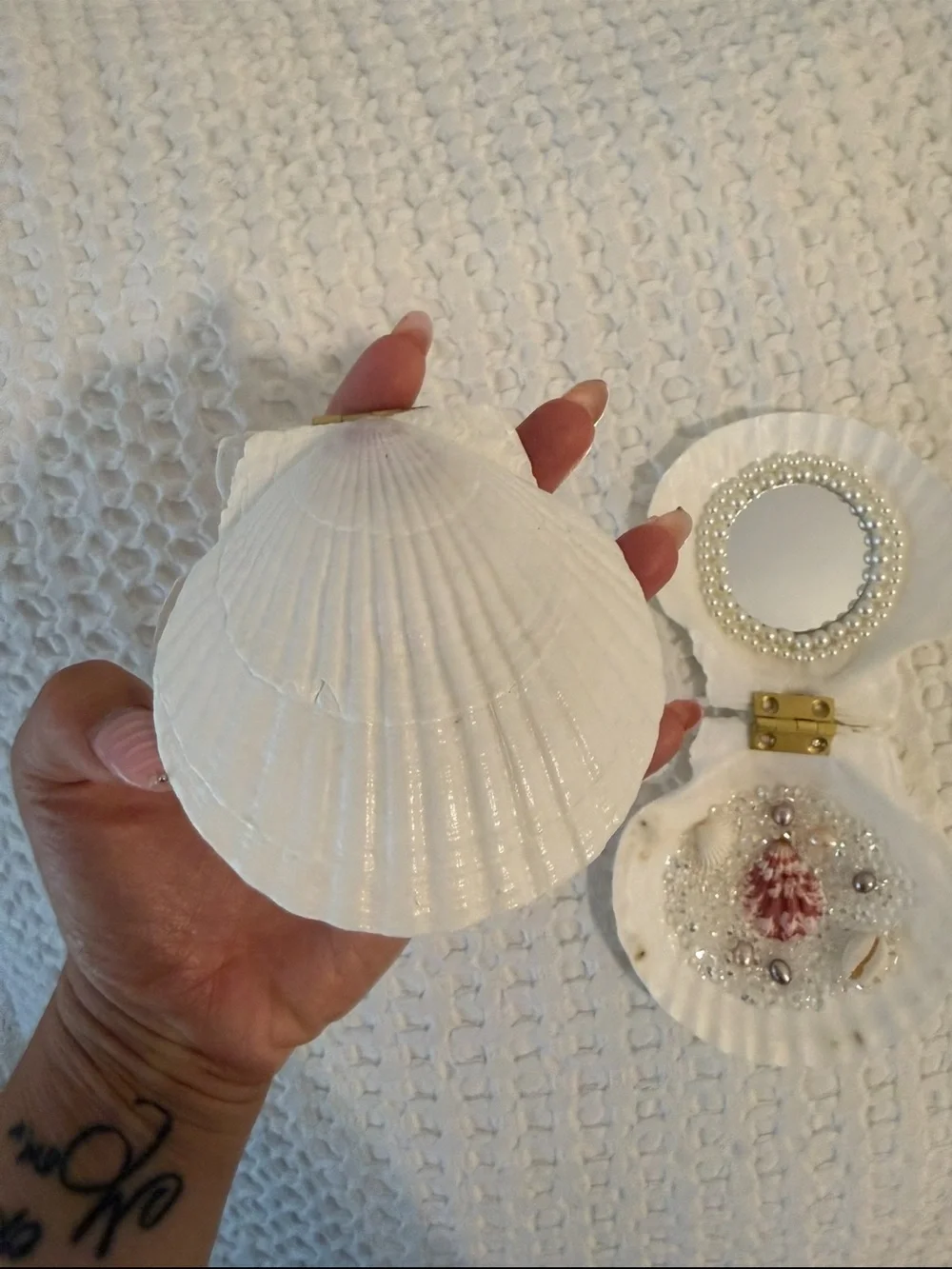 Seashell Pearl Bead Decorative Compact Mirror - White
